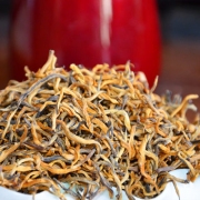2019年金丝芽滇红茶