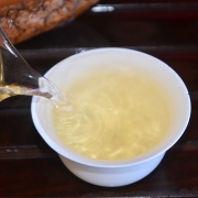 2015年曼糯古树春茶生茶散装200克