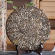 2012年巴达古树茶（茶汤入口，舌面后段与上颚微苦即散，回甘和生津迅速。）