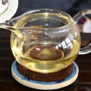 2016年无量山古树普洱生茶357克饼茶