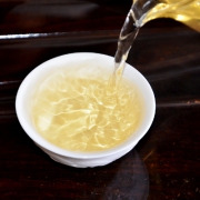 2016年倚邦古树纯料普洱生茶