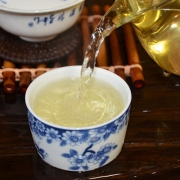 2017年头春坝歪古树茶100克散茶