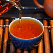 2010年盧铸勲蝙福金钱熟饼400g