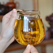 2006年瑞荣号野生茶饼纯干仓老生茶