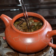2001年易武山古树圆茶老生茶