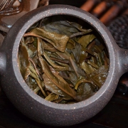 2006年布朗野生大树茶班章青饼400g