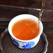 九七年樟香老韵红印圆茶（格纹厚纸版）