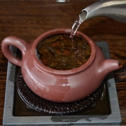 2004年澳门华联班章圆茶孔雀之乡老生茶