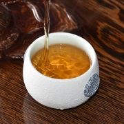 2001年班章古树孔雀青饼