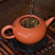 2003年易武弯弓百年大树青饼
