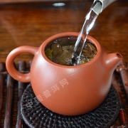 2005年春海班章茶王青饼