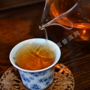 2004年凤牌野生茶青饼500g