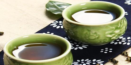 深圳仙湖植物园内游人品新年第一茶