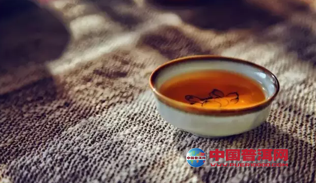 体验藏族独特风情定要喝一碗酥油茶