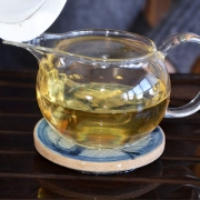 2015年古树金龙珠普洱生茶罐装