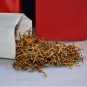 2022年大金芽滇红茶：滋味清甜，香气高雅。
