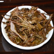 2005年中期老生茶易武正山野生大树茶