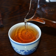 【买一发二】06年郎河中期老生茶8549