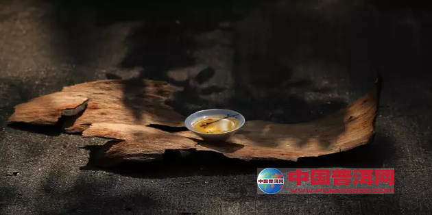 茶香墨,当你在练书法时,亦或是在欣赏未经装裱的书画作品时,你是否静