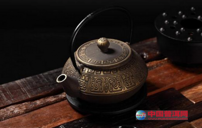 不同材质的茶壶作用也有差别