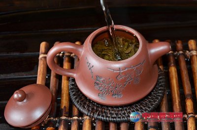 为何紫砂壶泡普洱茶更好喝？