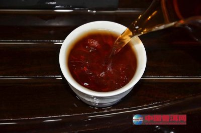 貹